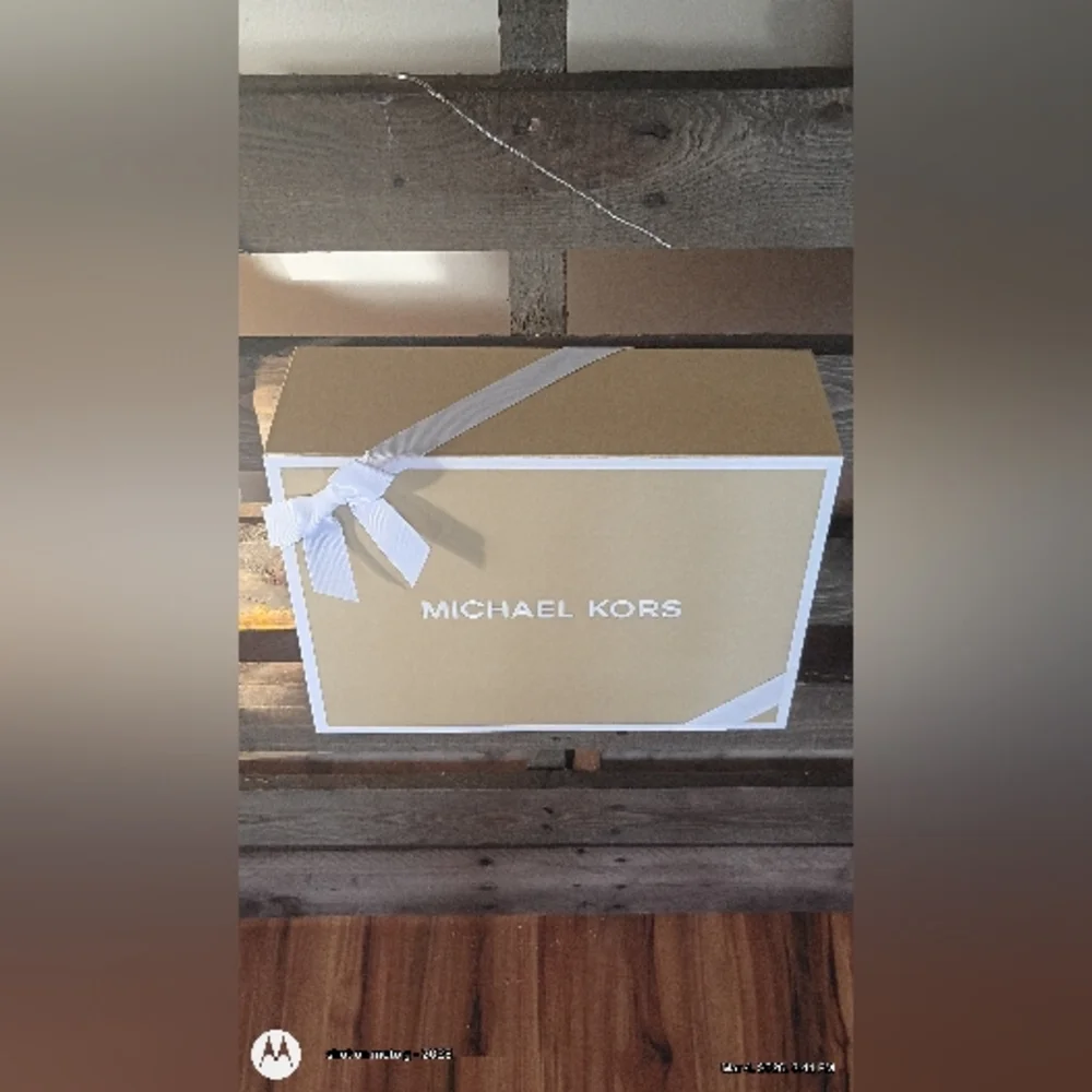 Michael Kors Beige Crossbody Bag - Picture 3 of 16